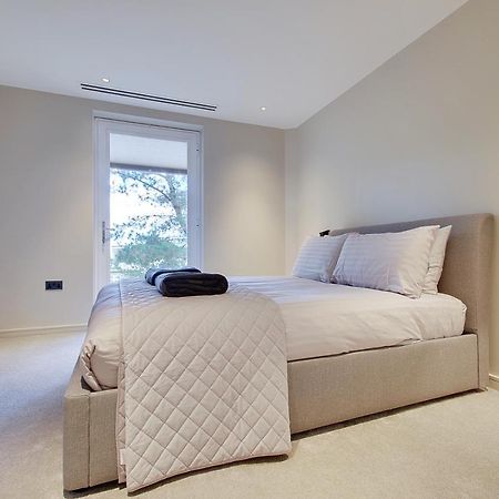 Luxury 3 Bed Flat With Large Terrace, Sea Views And Hot Tub Apartamento Canford Cliffs Exterior foto