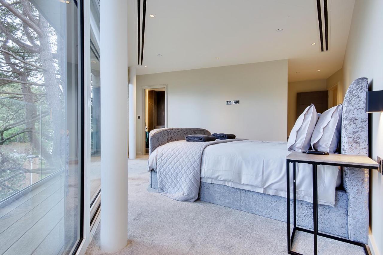 Luxury 3 Bed Flat With Large Terrace, Sea Views And Hot Tub Apartamento Canford Cliffs Exterior foto