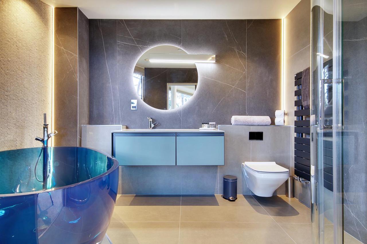 Luxury 3 Bed Flat With Large Terrace, Sea Views And Hot Tub Apartamento Canford Cliffs Exterior foto