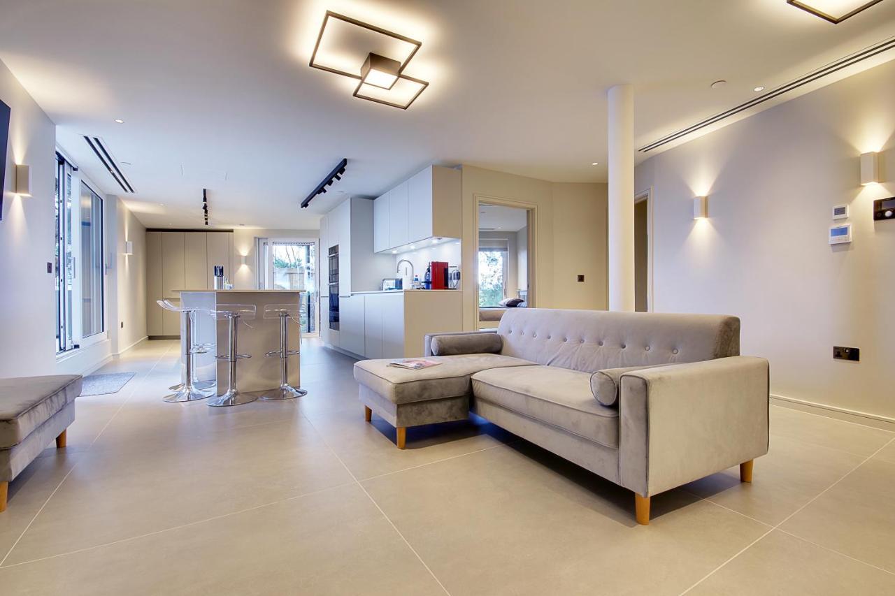 Luxury 3 Bed Flat With Large Terrace, Sea Views And Hot Tub Apartamento Canford Cliffs Exterior foto