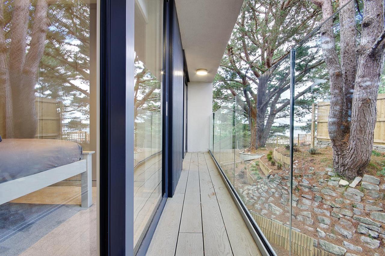 Luxury 3 Bed Flat With Large Terrace, Sea Views And Hot Tub Apartamento Canford Cliffs Exterior foto