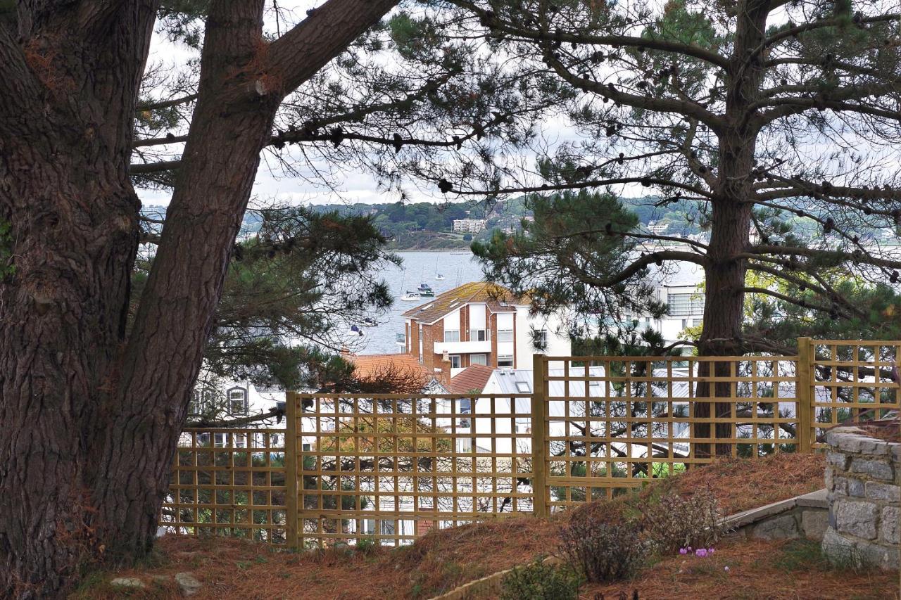 Luxury 3 Bed Flat With Large Terrace, Sea Views And Hot Tub Apartamento Canford Cliffs Exterior foto
