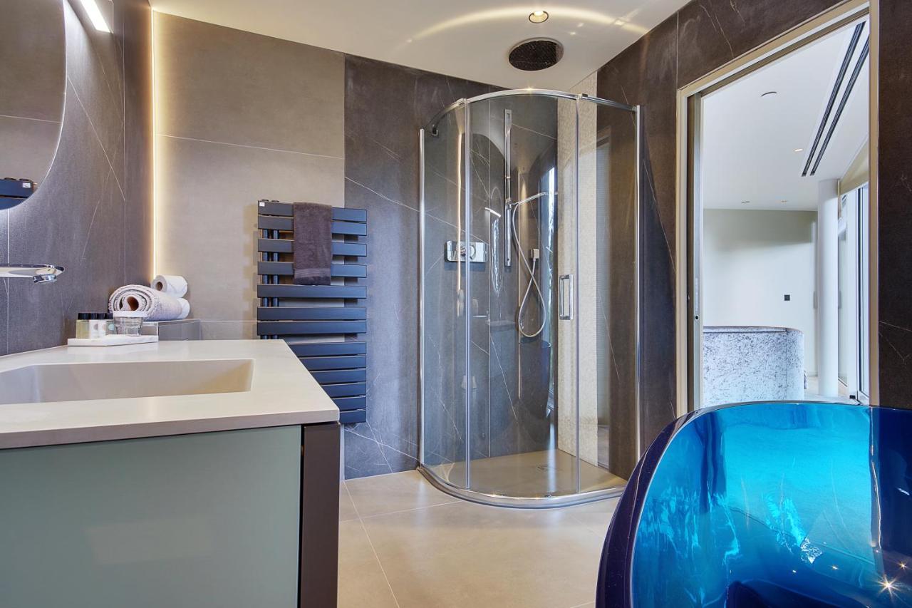 Luxury 3 Bed Flat With Large Terrace, Sea Views And Hot Tub Apartamento Canford Cliffs Exterior foto