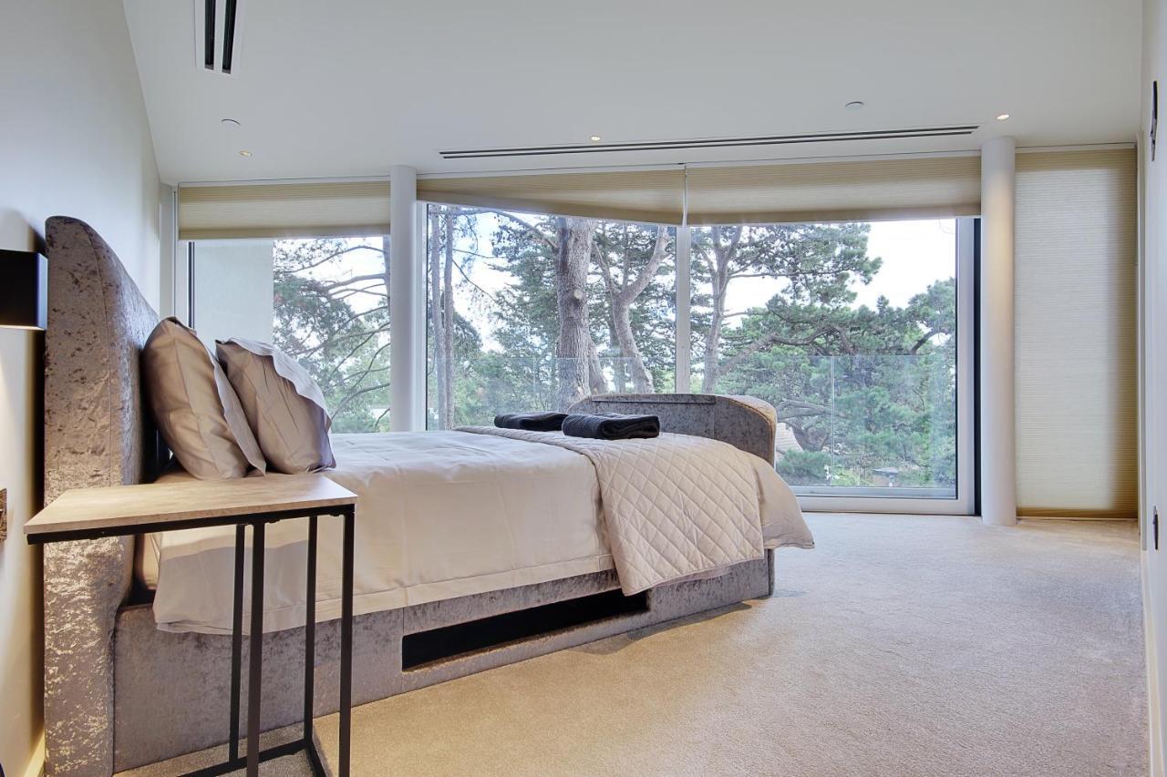 Luxury 3 Bed Flat With Large Terrace, Sea Views And Hot Tub Apartamento Canford Cliffs Exterior foto